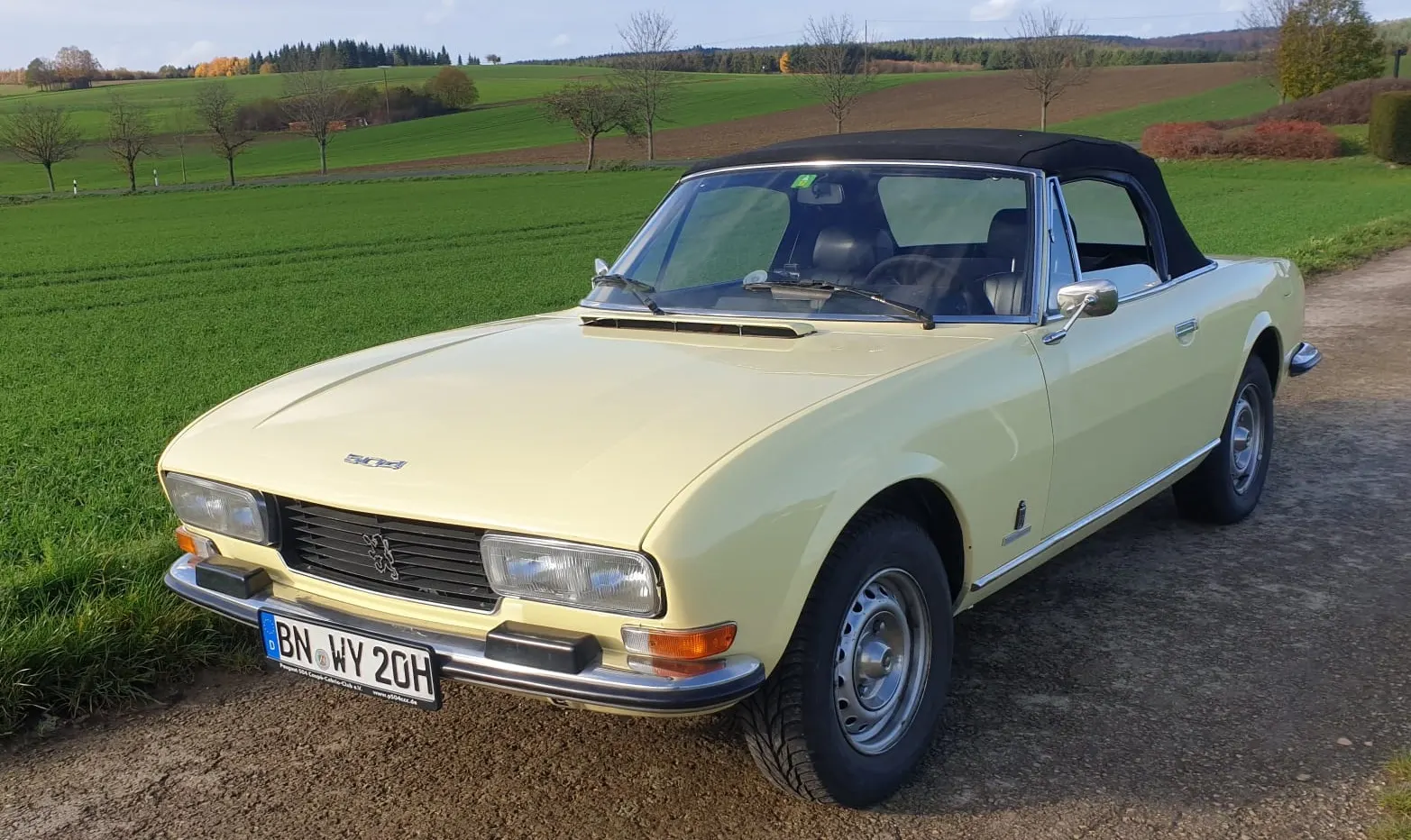 Peugeot 504 Cabriolet in Gelb